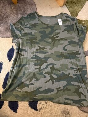 GAP Green Camo Short Sleeve Tee